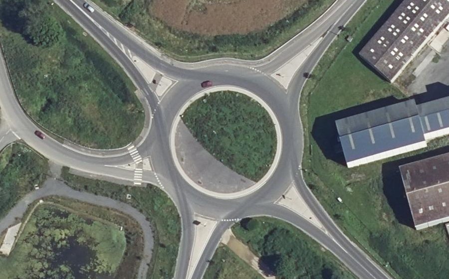 Vue aérienne du Rond-point anonyme n°161468389