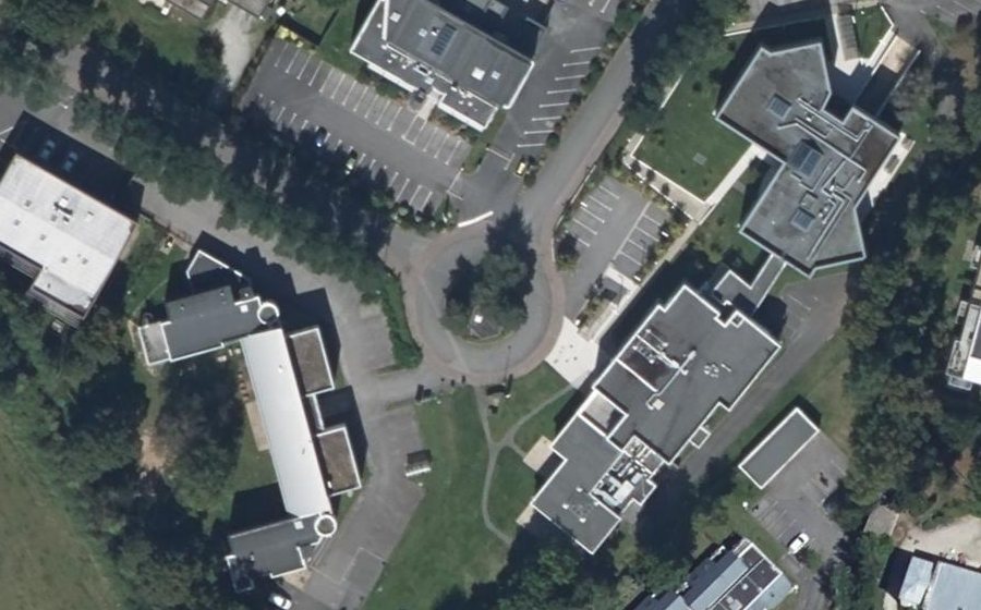 Vue aérienne du Rond-point anonyme n°161519322