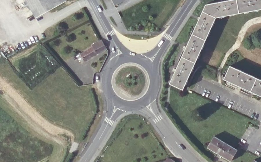 Vue aérienne du Rond-point anonyme n°161614624