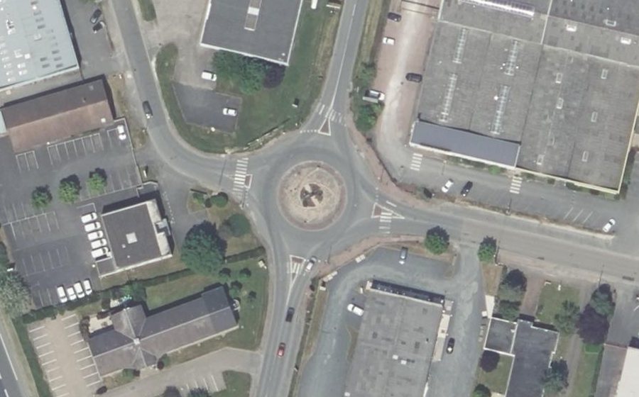 Vue aérienne du Rond-point anonyme n°161617895