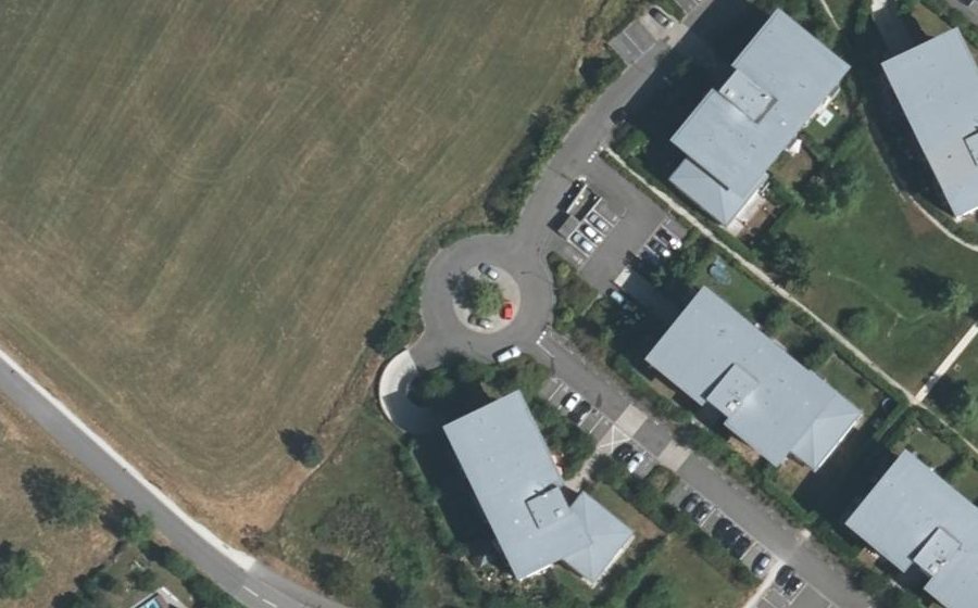 Vue aérienne du Rond-point anonyme n°161632868