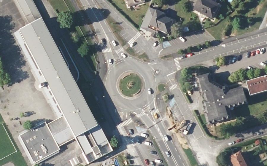 Vue aérienne du Rond-point anonyme n°161650061