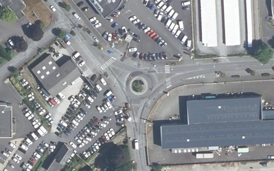Vue aérienne du Rond-point anonyme n°161669728
