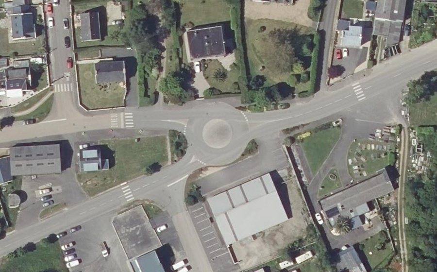 Vue aérienne du Rond-point anonyme n°161673469