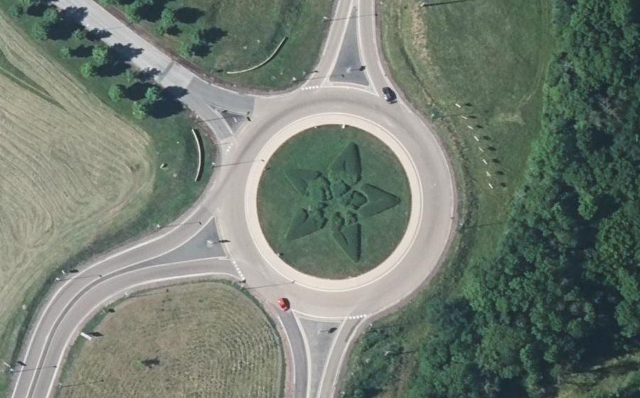 Vue aérienne du Rond-point anonyme n°161674787