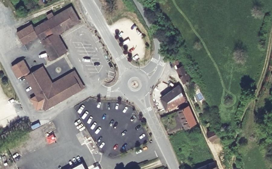 Vue aérienne du Rond-point anonyme n°161706730