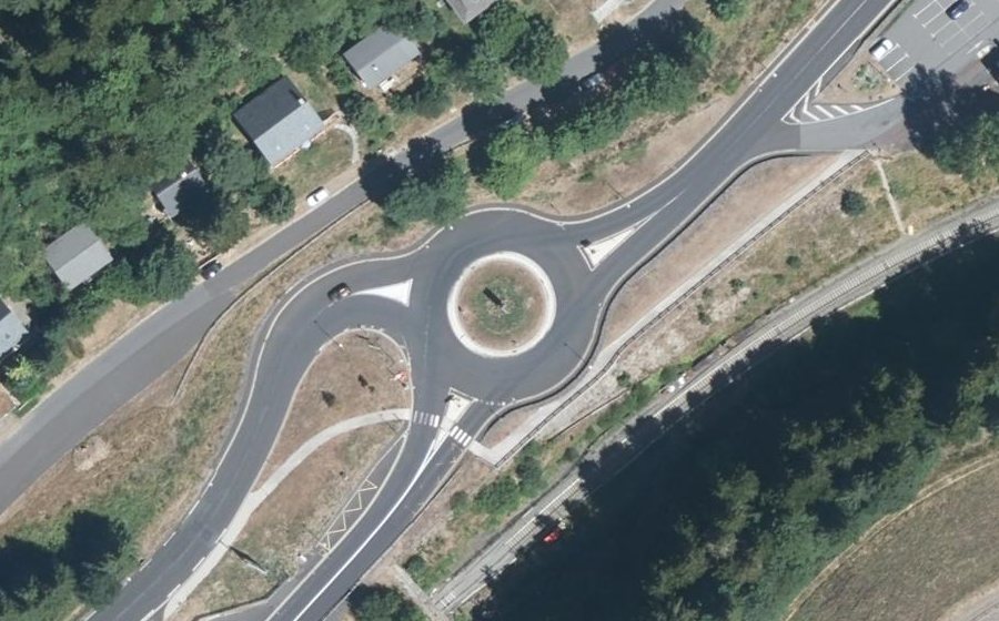 Vue aérienne du Rond-point anonyme n°161734443