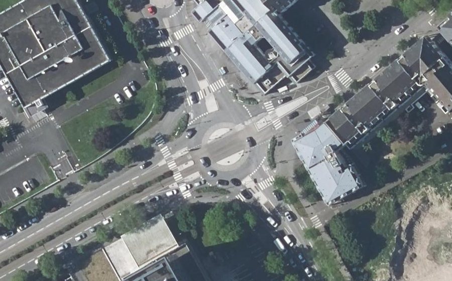 Vue aérienne du Rond-point anonyme n°161769172