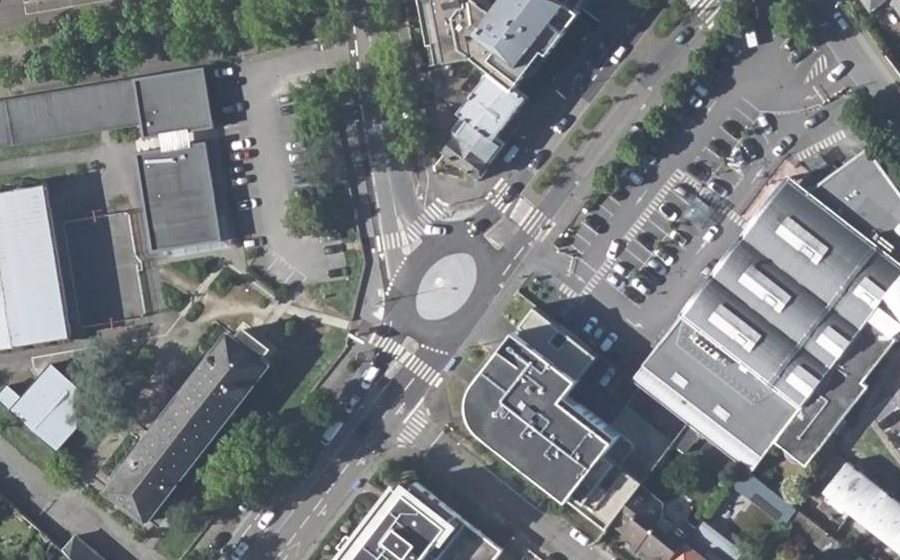 Vue aérienne du Rond-point anonyme n°161769242