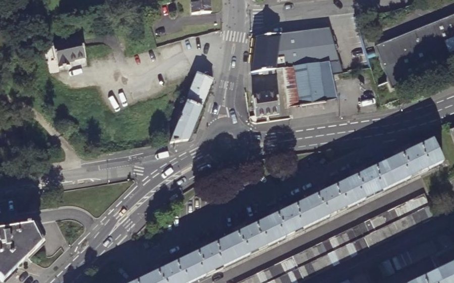 Vue aérienne du Rond-point anonyme n°161781483
