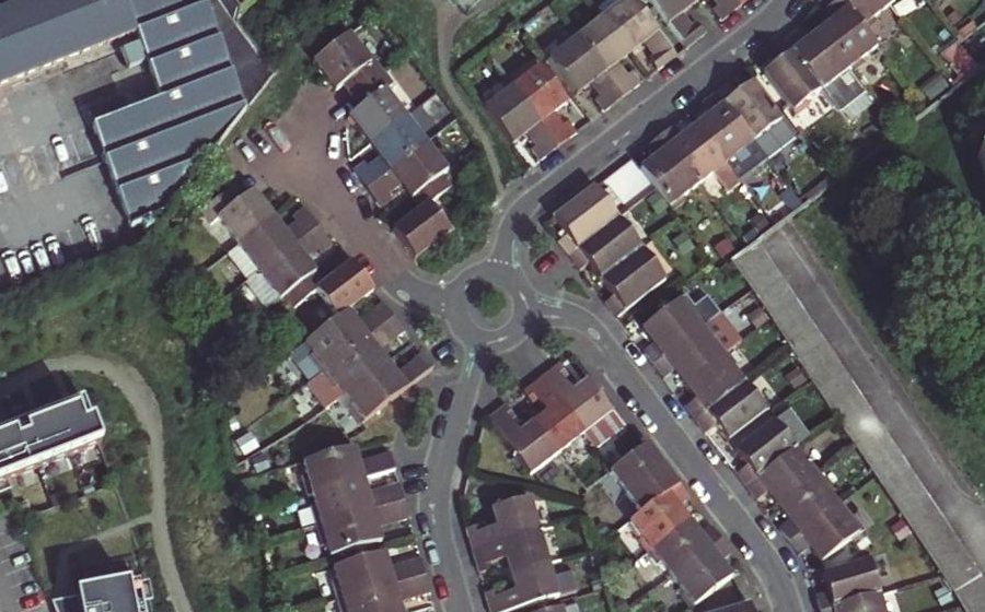 Vue aérienne du Rond-point anonyme n°161792563