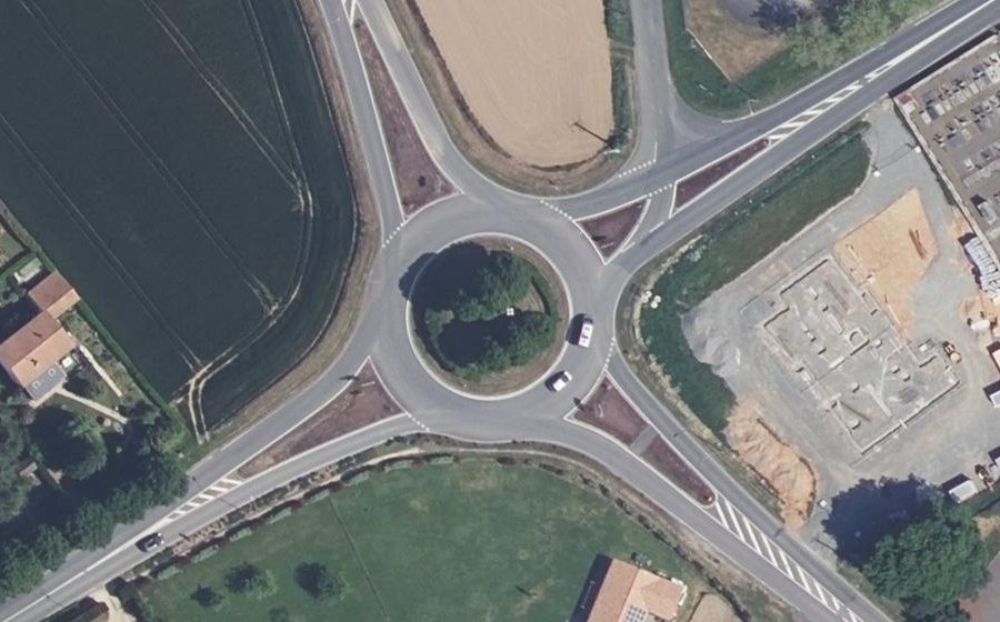 Vue aérienne du Rond-point anonyme n°161809399