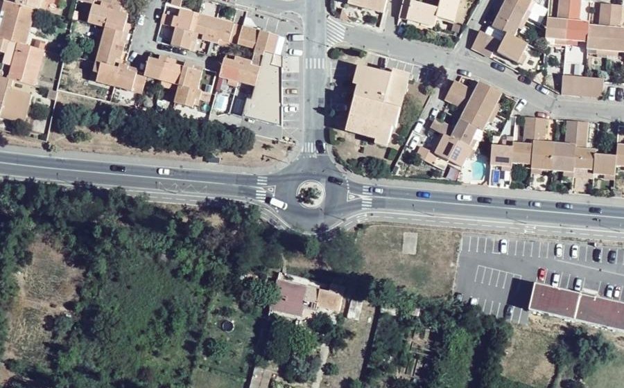Vue aérienne du Rond-point anonyme n°161809506
