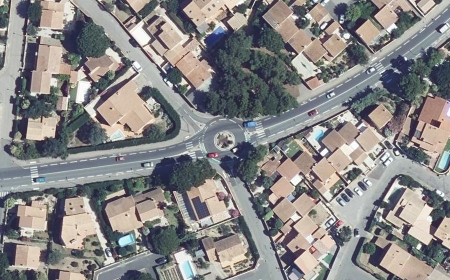 Vue aérienne du Rond-point anonyme n°161809507