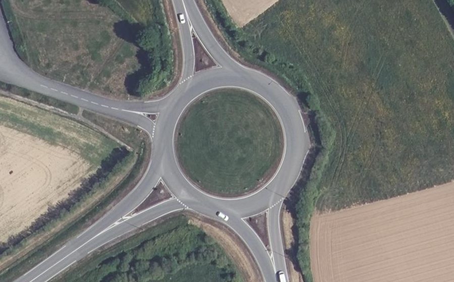 Vue aérienne du Rond-point anonyme n°161814269
