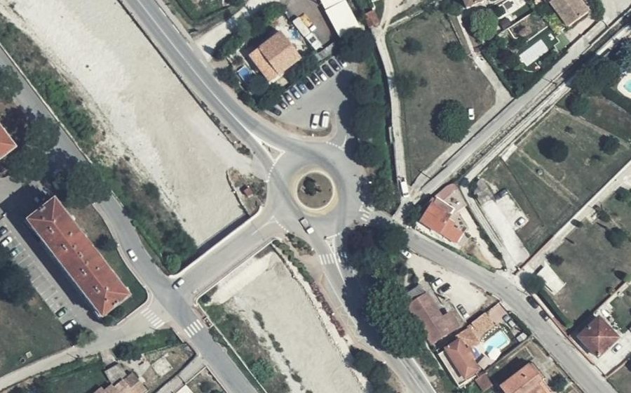 Vue aérienne du Rond-point anonyme n°161826104