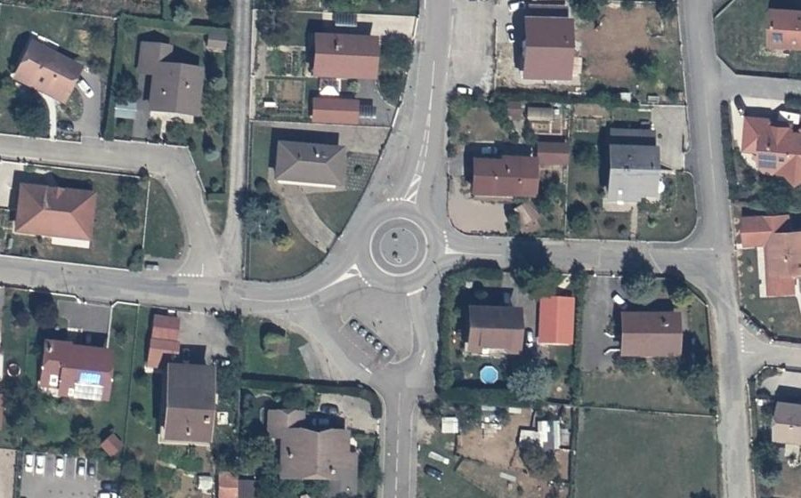 Vue aérienne du Rond-point anonyme n°161838982
