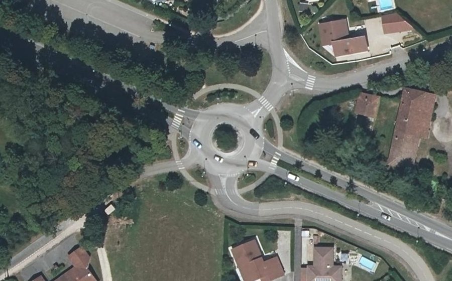 Vue aérienne du Rond-point anonyme n°161850414