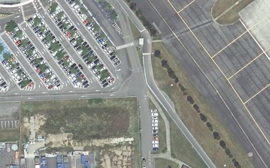 Vue aérienne du Rond-point anonyme n°161855291