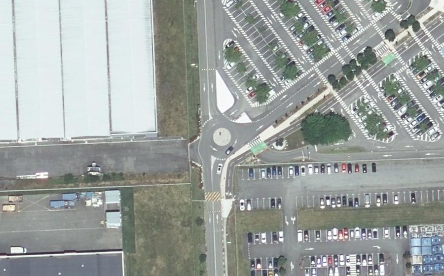 Vue aérienne du Rond-point anonyme n°161855300