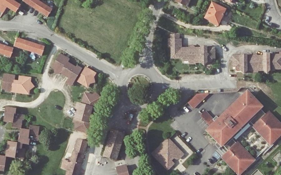 Vue aérienne du Rond-point anonyme n°161859371