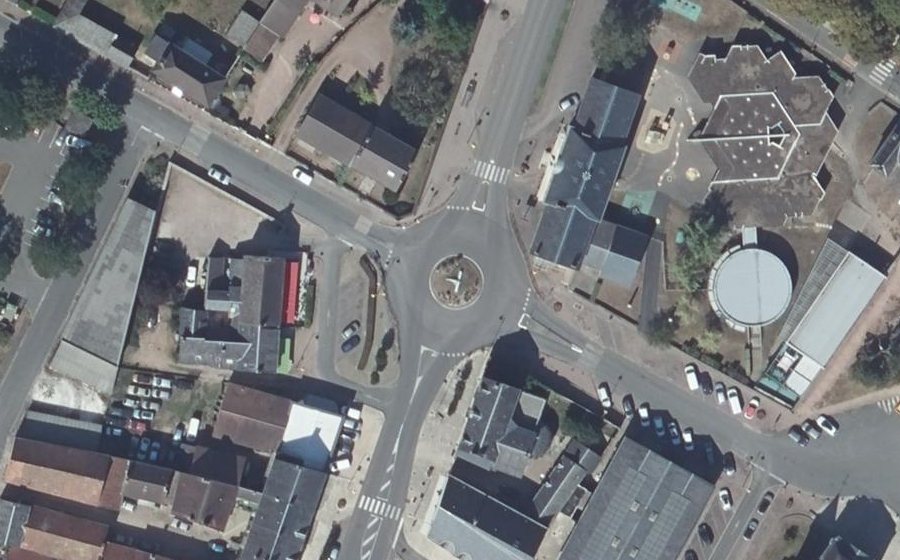 Vue aérienne du Rond-point anonyme n°161906989
