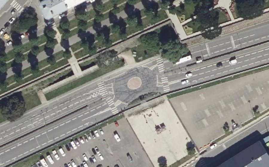 Vue aérienne du Rond-point anonyme n°161947026