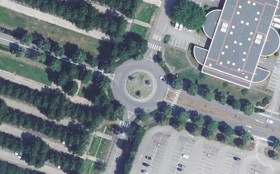 Vue aérienne du Rond-point anonyme n°16197140