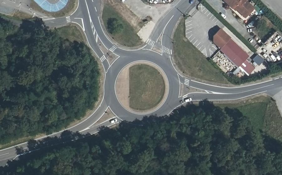 Vue aérienne du Rond-point anonyme n°161998029
