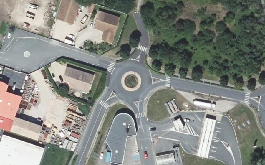 Vue aérienne du Rond-point anonyme n°162029783