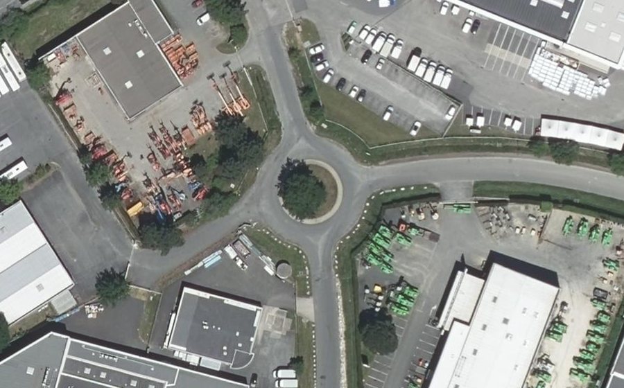 Vue aérienne du Rond-point anonyme n°162032485