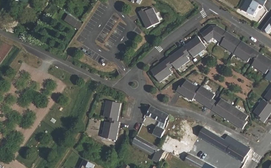 Vue aérienne du Rond-point anonyme n°162059226