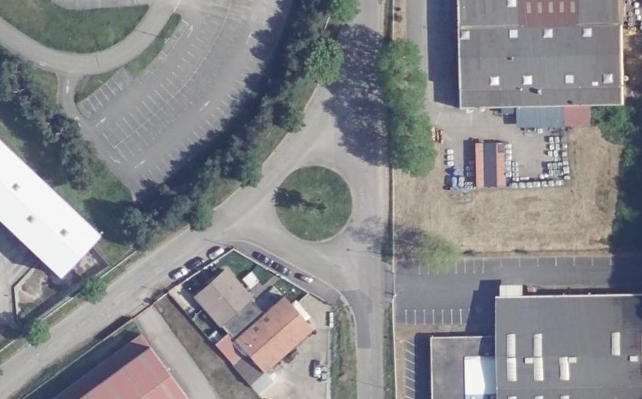 Vue aérienne du Rond-point anonyme n°162065366