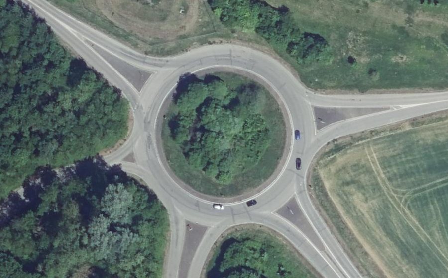 Vue aérienne du Rond-point anonyme n°162080714