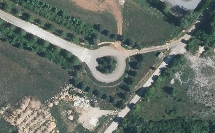 Vue aérienne du Rond-point anonyme n°162087665