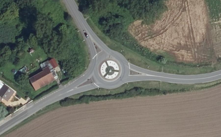 Vue aérienne du Rond-point anonyme n°162101918