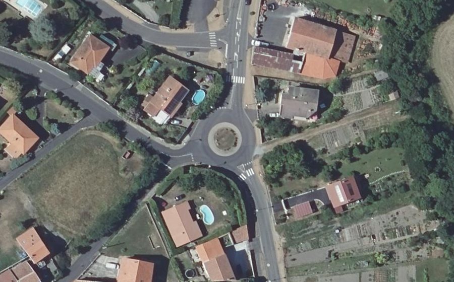 Vue aérienne du Rond-point anonyme n°162112539