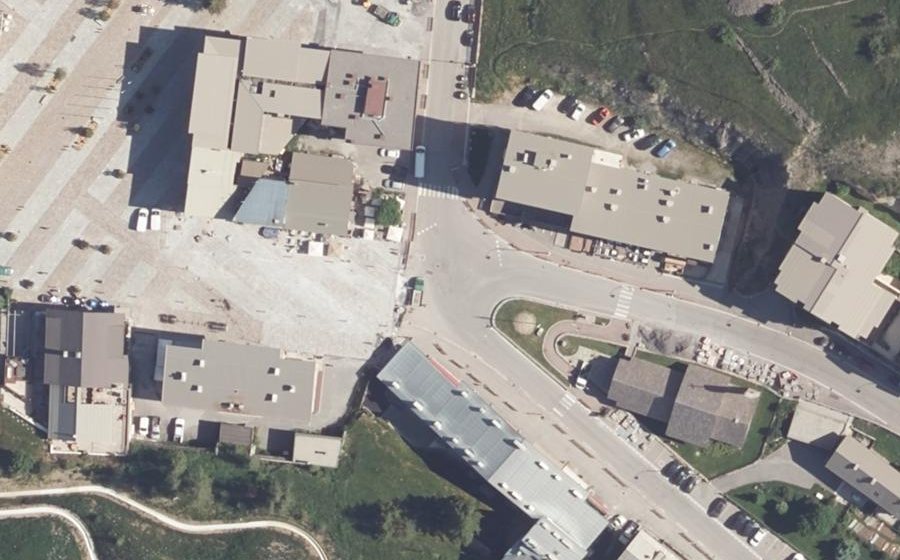 Vue aérienne du Rond-point anonyme n°162139241