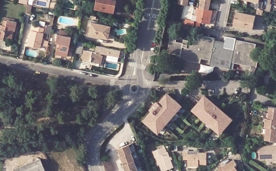 Vue aérienne du Rond-point anonyme n°162143506