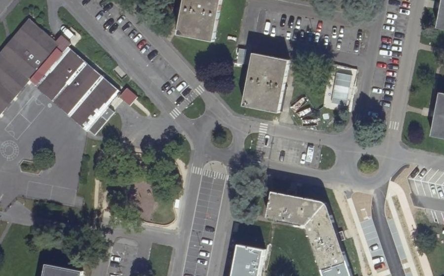 Vue aérienne du Rond-point anonyme n°162248860