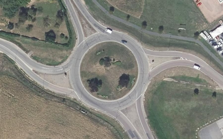 Vue aérienne du Rond-point anonyme n°16234245