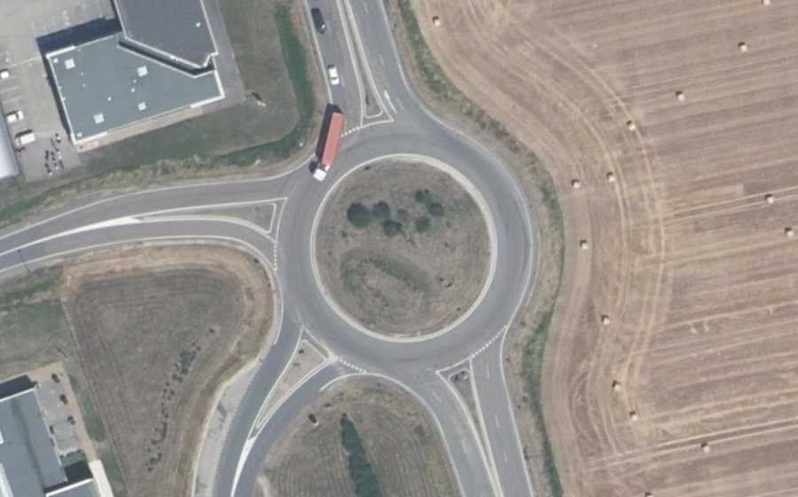 Vue aérienne du Rond-point anonyme n°16235439