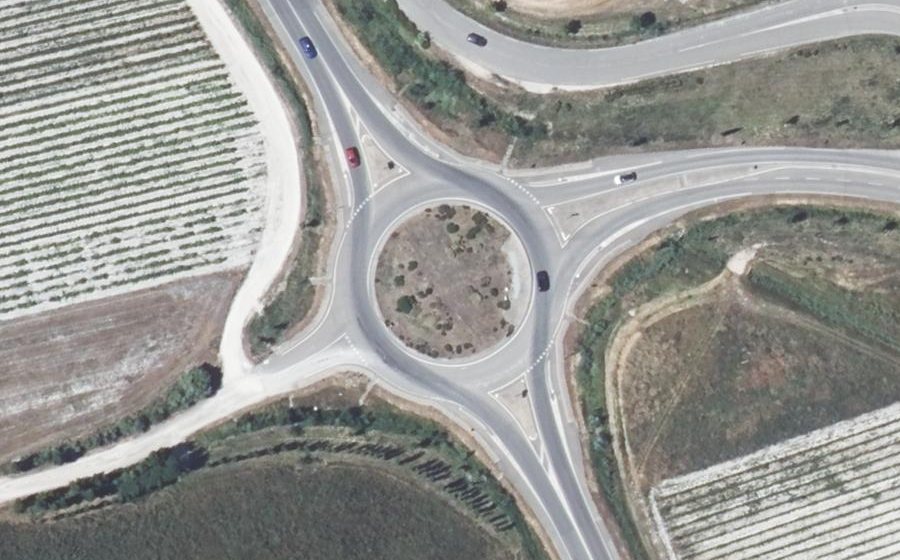 Vue aérienne du Rond-point anonyme n°162366025