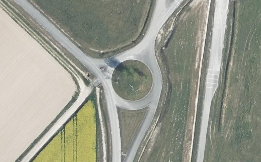 Vue aérienne du Rond-point anonyme n°162367539