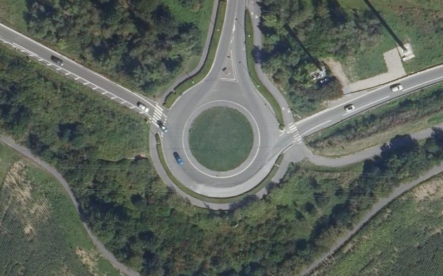 Vue aérienne du Rond-point anonyme n°16241355