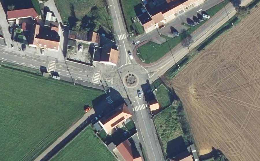 Vue aérienne du Rond-point anonyme n°162426401