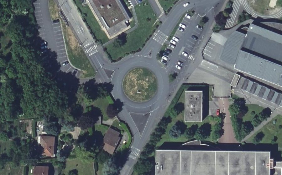 Vue aérienne du Rond-point anonyme n°162445591