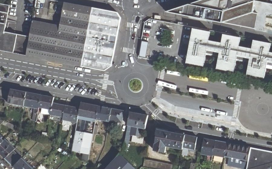 Vue aérienne du Rond-point anonyme n°162567169