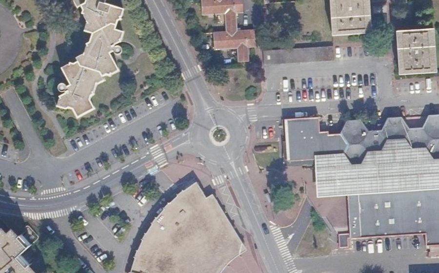 Vue aérienne du Rond-point anonyme n°162591672