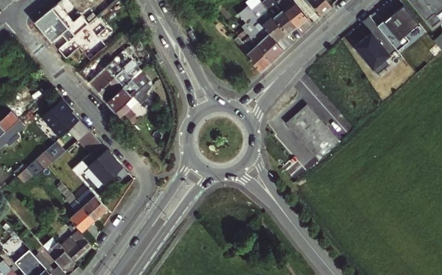 Vue aérienne du Rond-point anonyme n°162602413